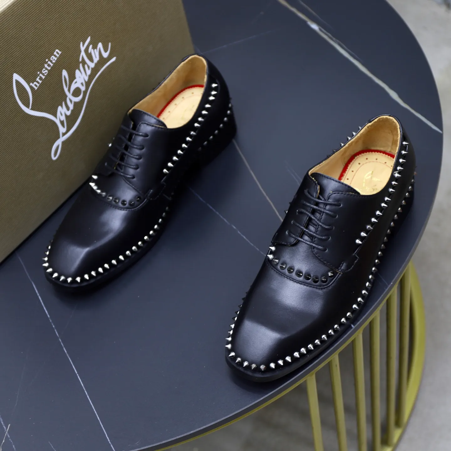 Ex-factory price: 720💰Christia*.Loubouti*🆑High-end men’s business formal leather shoes｜Classic red sole shoes｜Original imported first-layer cowhide｜Water-dyed cowhide lining｜Italian imported red rubber outsole｜High-end luxury｜Perfect interpretation of fashion, sunshine, style, suitable for various occasions Size: 38-44 (customized for 45, 46, 47)